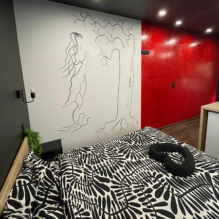Jacuzzi Love Room Мюлуз Экстерьер фото