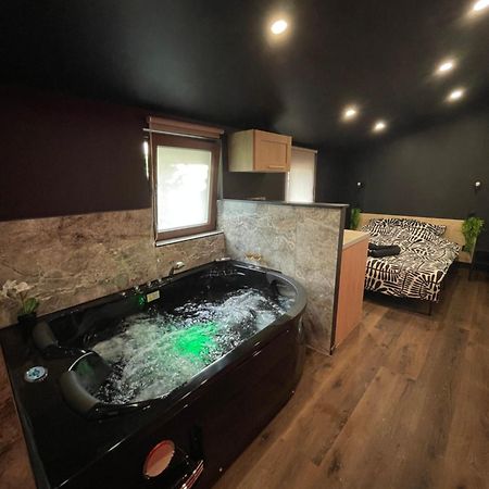 Jacuzzi Love Room Мюлуз Экстерьер фото