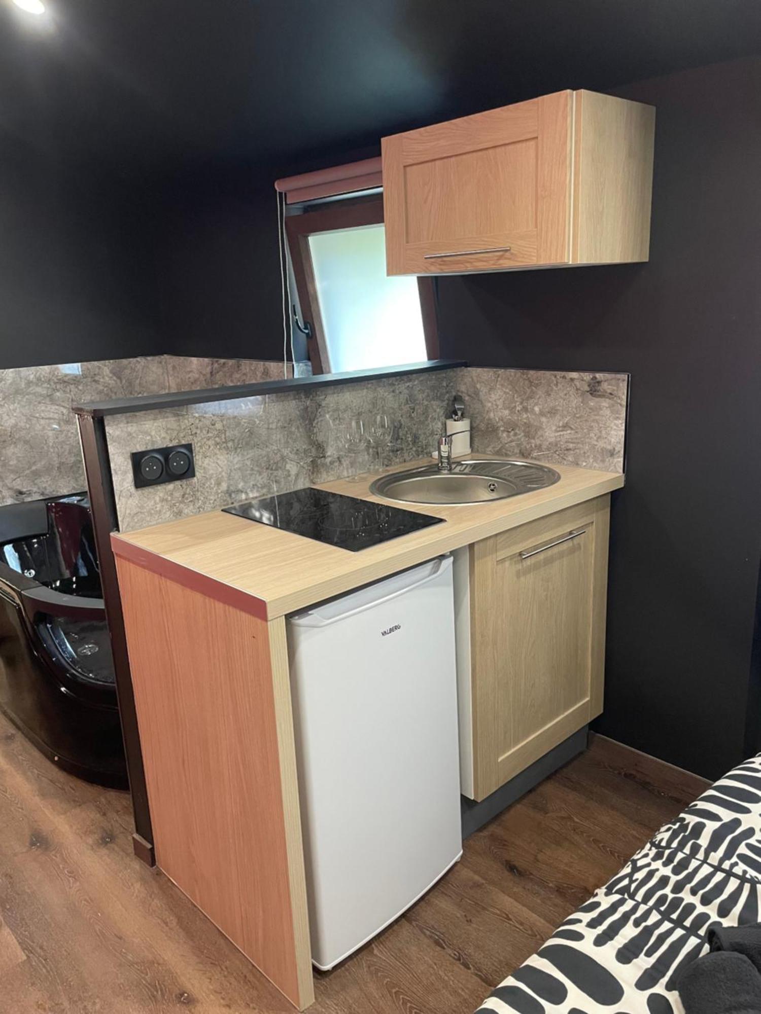 Jacuzzi Love Room Мюлуз Экстерьер фото