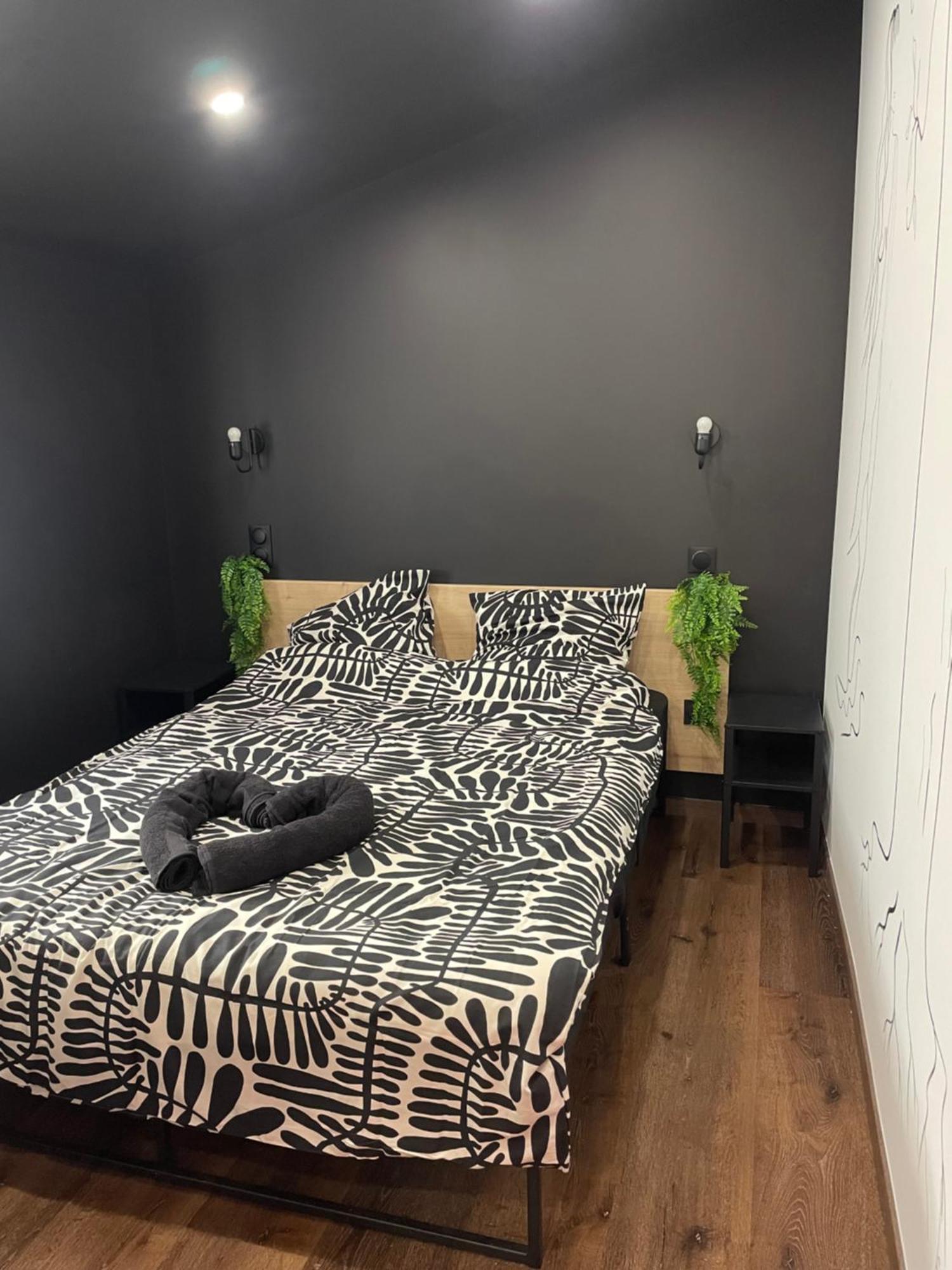 Jacuzzi Love Room Мюлуз Экстерьер фото